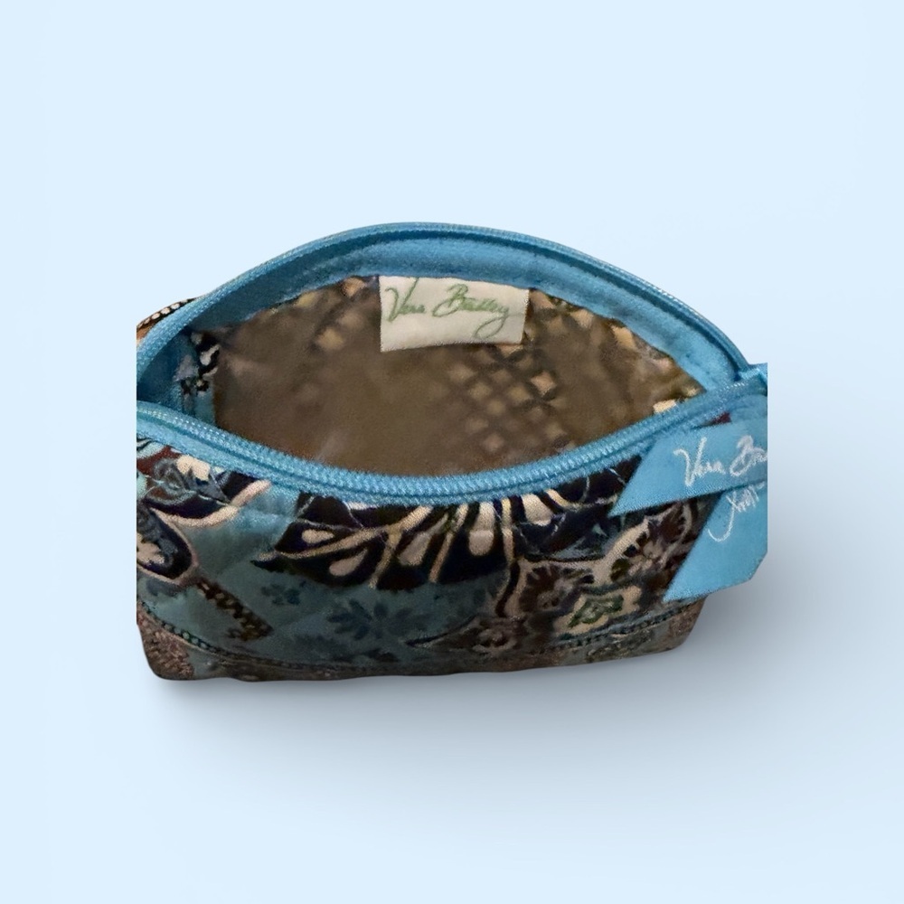 Vera Bradley Signature Quilted Cosmetic Pouch in the Retired pattern Bali Blue - Picture 2 of 2